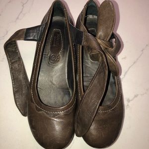 KHRIO Leather Flats with Straps